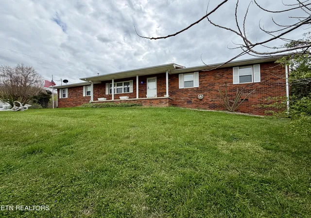 Homes for sale in Clinton, TN | 302 S Apache Rd, Clinton, TN 37716 | MLS# 1334788