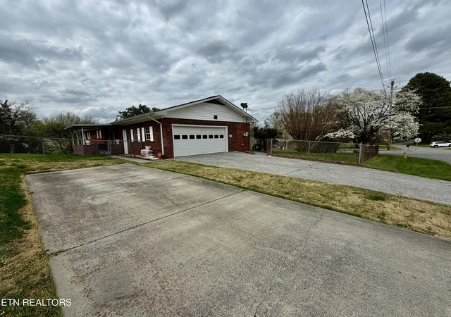 Homes for sale in Clinton, TN | 302 S Apache Rd, Clinton, TN 37716 | MLS# 1334788