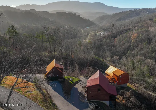 Photo 3 of Sale Pending at 1110 Annes Rd # U1, Gatlinburg, TN 37738 | MLS# 1334816 | Listing updated on 2026-09-27