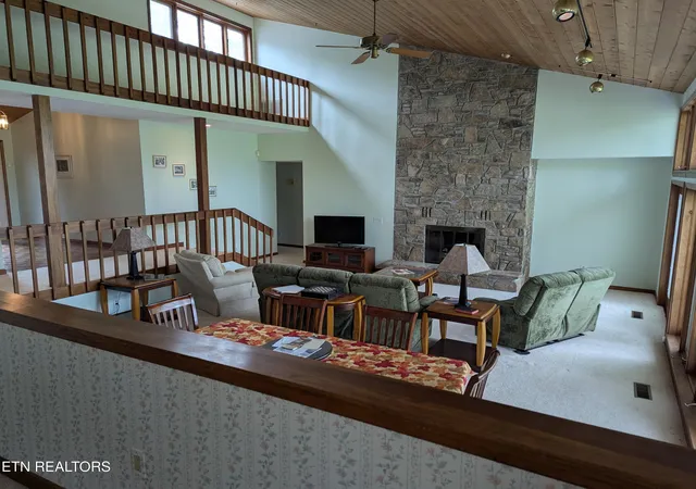 Photo 3 of Single family home for sale at 124 Sugarbush Cir, Crossville, TN 38558 | MLS# 1334941 | Listing updated on 2026-04-01