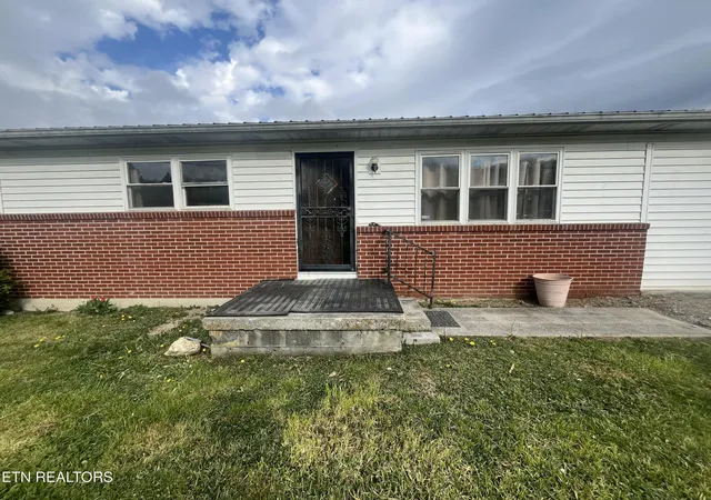 Homes for sale in Rose Hill, VA | 3981 Doctor Thomas Walker Rd, Rose Hill, VA 24281 | MLS# 1334998