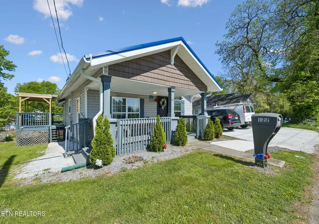 Photo 2 of Single family home for sale at 122 Pickering St, Knoxville, TN 37914 | MLS# 1335157 | Listing updated on 2026-04-14