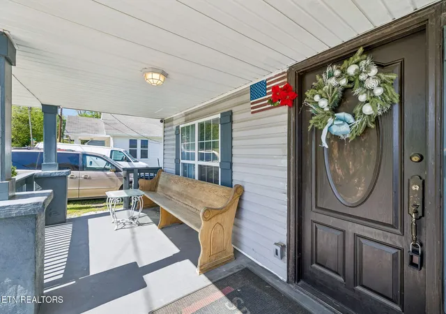 Photo 3 of Single family home for sale at 122 Pickering St, Knoxville, TN 37914 | MLS# 1335157 | Listing updated on 2026-04-14