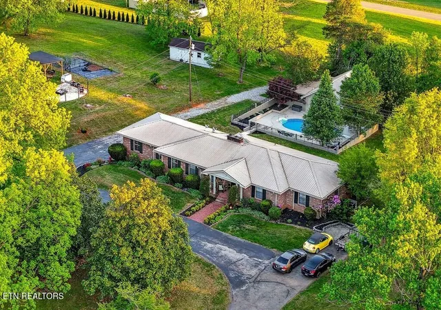 1st image of 843 W Bockman Wy, Sparta, TN 38583 | MLS# 1338114