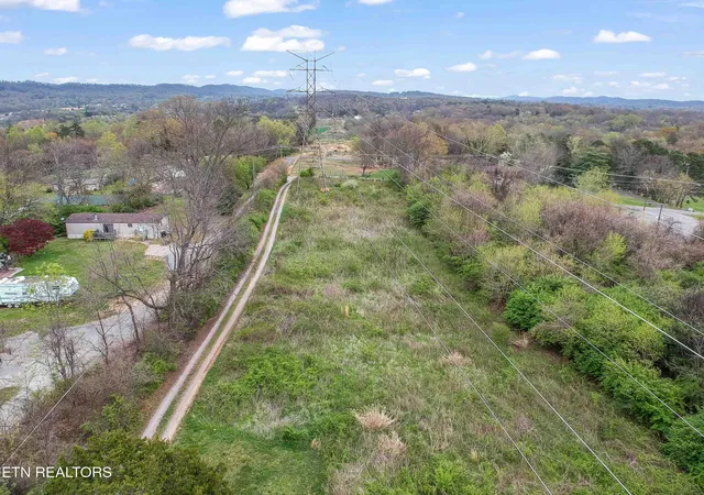 Photo 3 of Single family home for sale at 6155 Lacy Rd, Knoxville, TN 37912 | MLS# 1335628 | Listing updated on 2026-06-17