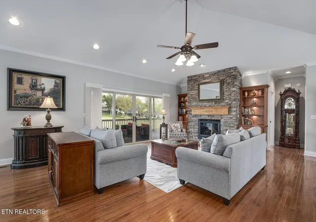 Homes for sale in Loudon, TN | 424 Wewoka Cir, Loudon, TN 37774 | MLS# 1336164