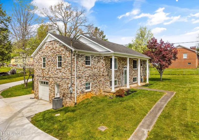 Photo 3 of Single family home for sale at 18165 E Highway 11, Lenoir City, TN 37772 | MLS# 1335465 | Listing updated on 2026-07-16