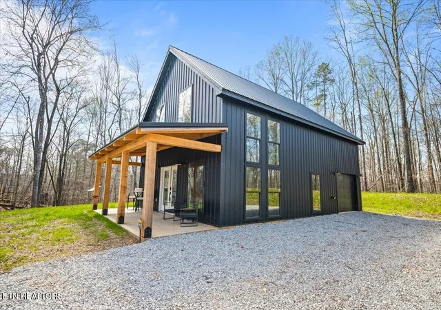 Homes for sale in Speedwell, TN | 3061 Jones Ridge Rd, Speedwell, TN 37870 | MLS# 1335432
