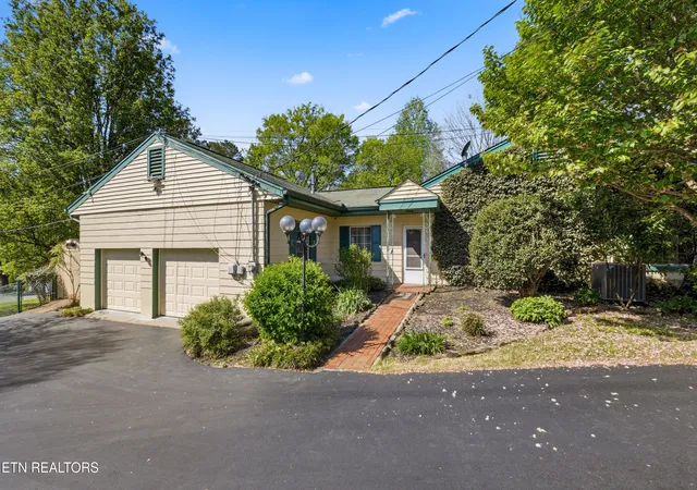 3rd image of 2008 Cedar Ln, Knoxville, TN 37918 | MLS# 1336482