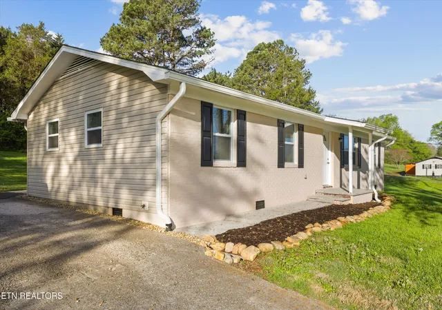 Homes for sale in Strawberry Plains, TN | 403 Old Dandridge Pike, Strawberry Plains, TN 37871 | MLS# 1335847