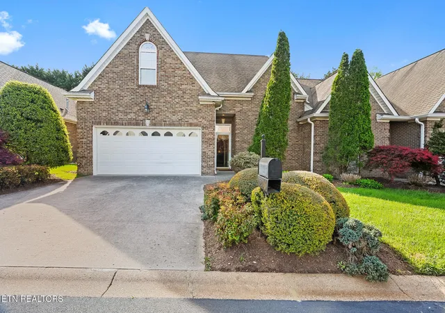Homes for sale in Knoxville, TN | 5216 Tazewell Pointe Wy, Knoxville, TN 37918 | MLS# 1336464