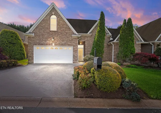 Homes for sale in Knoxville, TN | 5216 Tazewell Pointe Wy, Knoxville, TN 37918 | MLS# 1336464
