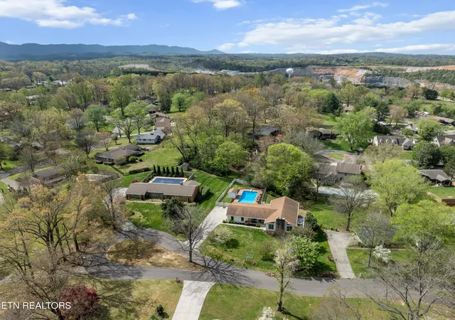 57th image of 2219 Canterbury Cir, Maryville, TN 37803 | MLS# 1335636