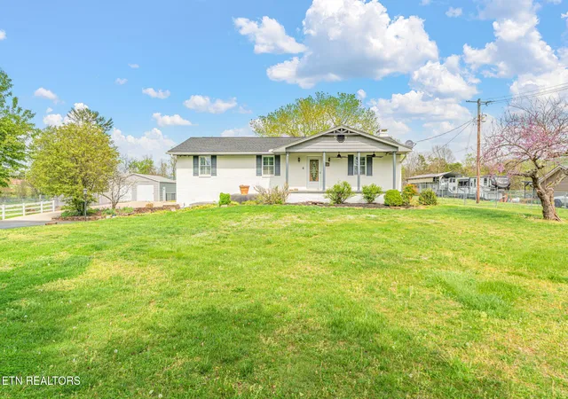 Photo 3 of Sale Pending at 7112 Weaver Rd, Powell, TN 37849 | MLS# 1335762 | Listing updated on 2026-09-15