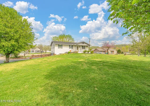 Photo 4 of Sale Pending at 7112 Weaver Rd, Powell, TN 37849 | MLS# 1335762 | Listing updated on 2026-09-15