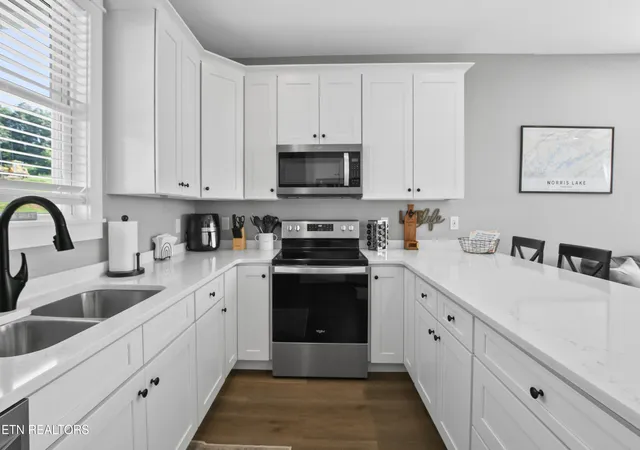 4th image of 110 E Harbor Vw Ln, La Follette, TN 37766