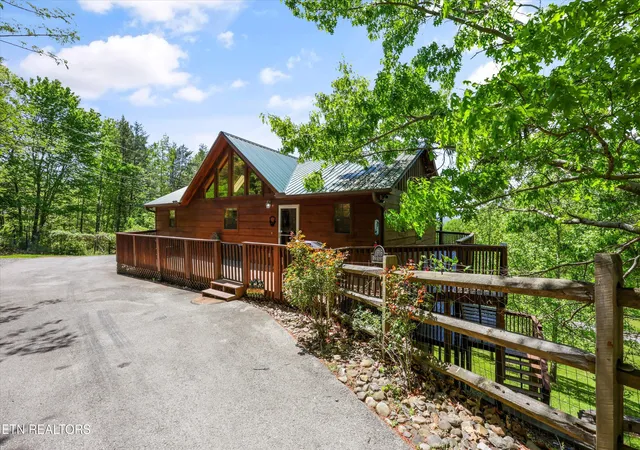 Photo 3 of Single family home for sale at 1916 Buds Ridge Way, Sevierville, TN 37862 | MLS# 1338690 | Listing updated on 2026-05-29