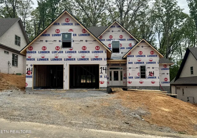 Photo 1 of Sale Pending at 9926 Rio Bravo Ln, Knoxville, TN 37922 | MLS# 1335881 | Listing updated on 2026-05-08