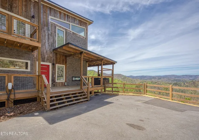 Photo 4 of Single family home for sale at 3322 Sugar Maple Loop Rd, Sevierville, TN 37862 | MLS# 1336329 | Listing updated on 2026-09-24