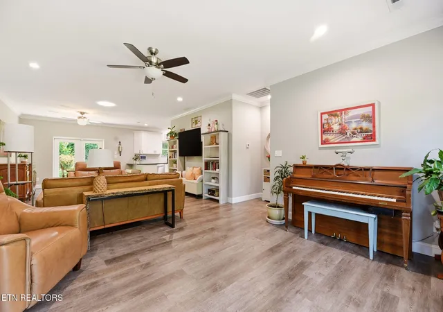 3rd image of 106 Chatuga Dr, Loudon, TN 37774 | MLS# 1338423
