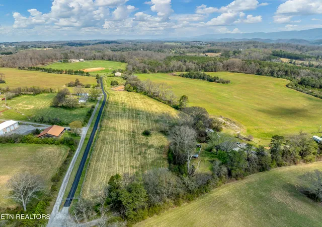 3rd image of 1220 Floyd Walker Rd #1, Maryville, TN 37801 | MLS# 1336303
