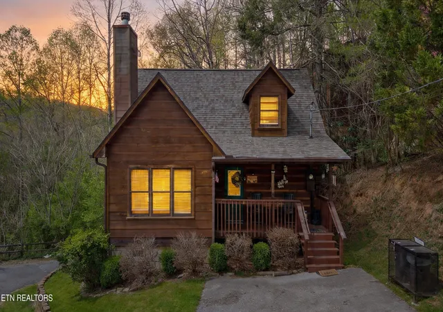 Homes for sale in Gatlinburg, TN | 309 Elk Cove Wy, Gatlinburg, TN 37738 | MLS# 1337145