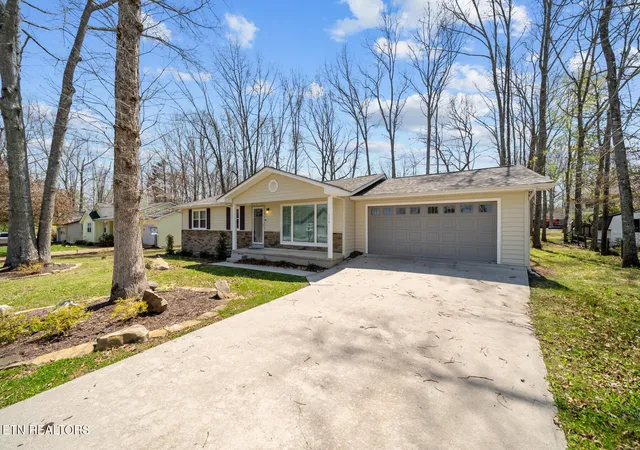 Photo 4 of Sale Pending at 156 Dovenshire Dr, Crossville, TN 38558 | MLS# 1336481 | Listing updated on 2026-09-15