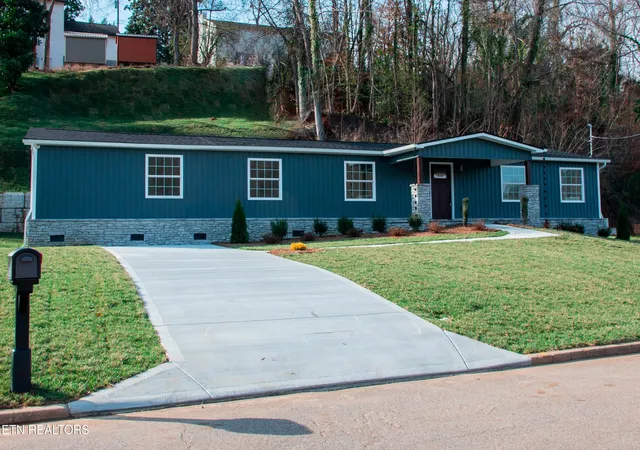 1st image of 515 Greenwood Dr, Clinton, TN 37716 | MLS# 1336018