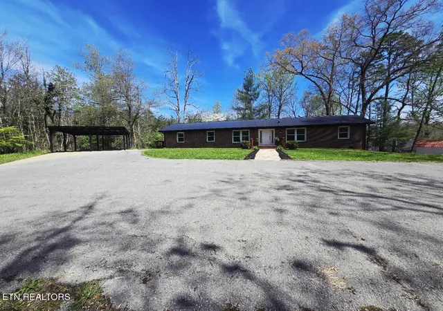 Homes for sale in Oneida, TN | 210 Dogwood Ave, Oneida, TN 37841 | MLS# 1336976