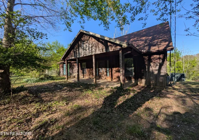 Homes for sale in Paris, TN | 5490 Old Paris Murray Rd, Paris, TN 38242 | MLS# 1336502