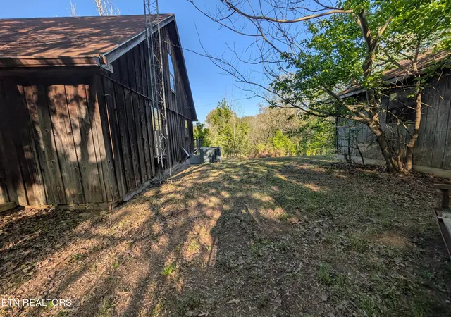 Homes for sale in Paris, TN | 5490 Old Paris Murray Rd, Paris, TN 38242 | MLS# 1336502