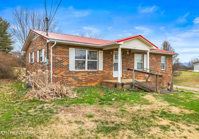Homes for sale in Greeneville, TN | 3013 Buckingham Rd, Greeneville, TN 37745 | MLS# 1336152