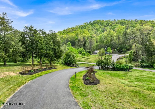 Homes for sale in Powell, TN | 4508 Highland Woods Wy, Powell, TN 37849 | MLS# 1336402
