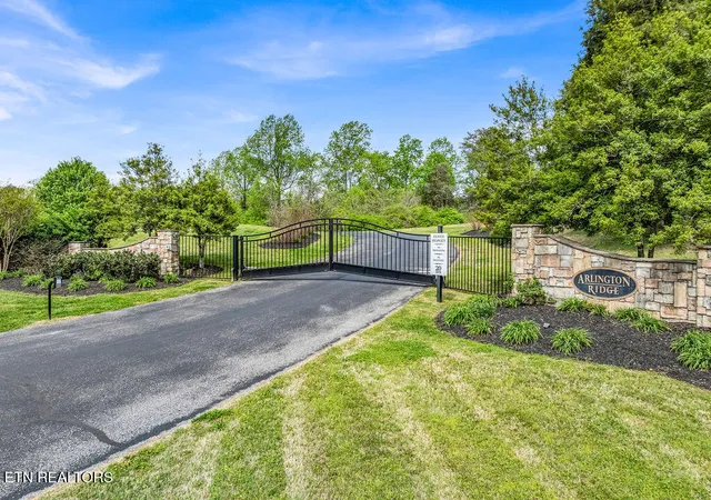 Homes for sale in Powell, TN | 4508 Highland Woods Wy, Powell, TN 37849 | MLS# 1336402