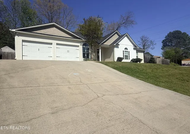 Homes for sale in Lenoir City, TN | 2856 Browder Hollow Rd, Lenoir City, TN 37771 | MLS# 1336470