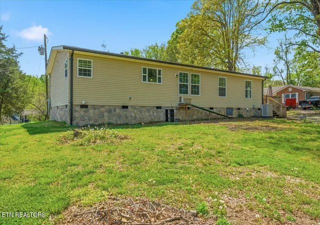 Homes for sale in Lenoir City, TN | 810 Stevens Ln, Lenoir City, TN 37771 | MLS# 1336494