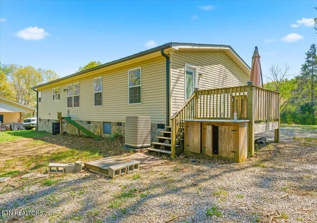 Homes for sale in Lenoir City, TN | 810 Stevens Ln, Lenoir City, TN 37771 | MLS# 1336494