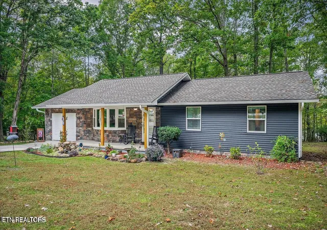Homes for sale in Crossville, TN | 155 Lakeshire Dr, Crossville, TN 38558 | MLS# 1336503