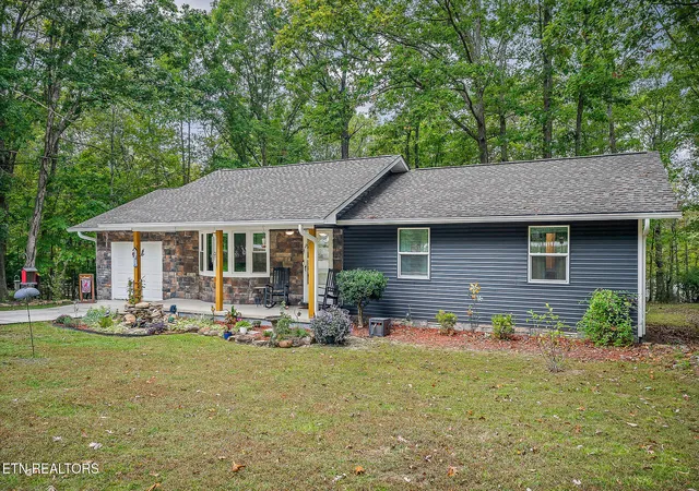 Homes for sale in Crossville, TN | 155 Lakeshire Dr, Crossville, TN 38558 | MLS# 1336503