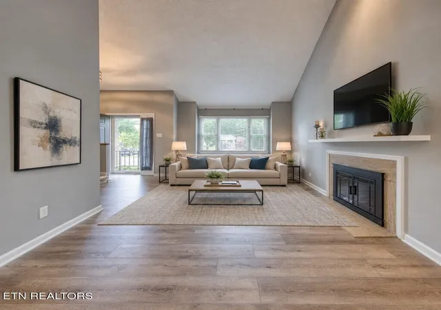 2nd image of 915 Miles Ct, Knoxville, TN 37923 | MLS# 1336636