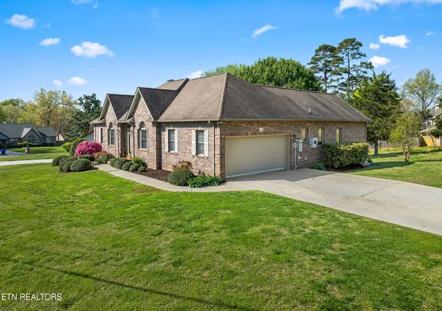 Homes for sale in Knoxville, TN | 3201 Roanoke Cir, Knoxville, TN 37920 | MLS# 1336928