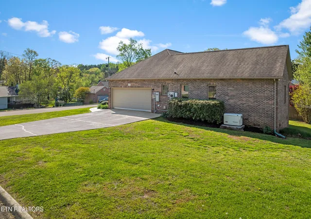 Homes for sale in Knoxville, TN | 3201 Roanoke Cir, Knoxville, TN 37920 | MLS# 1336928