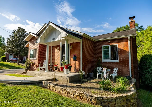 3rd image of 315 South Oak St, Sweetwater, TN 37874 | MLS# 1336968