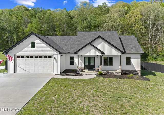 Homes for sale in Andersonville, TN | 766 Hillvale Rd, Andersonville, TN 37705 | MLS# 1336624