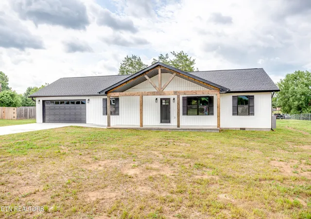 Homes for sale in La Follette, TN | 200 Farris Cir, La Follette, TN 37766 | MLS# 1336857
