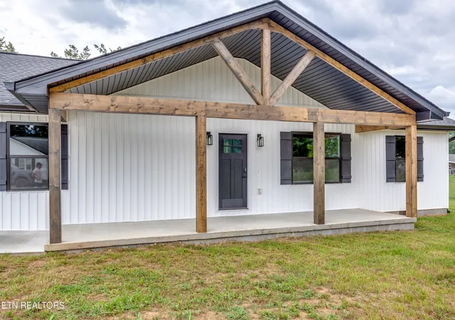 Homes for sale in La Follette, TN | 200 Farris Cir, La Follette, TN 37766 | MLS# 1336857