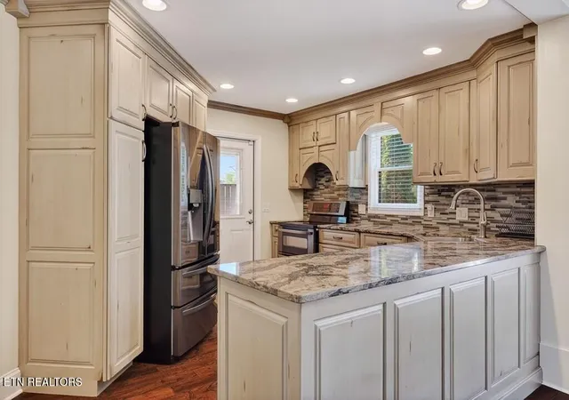 Photo 3 of Single family home for sale at 1630 Fairway Dr, Cookeville, TN 38501 | MLS# 1337046 | Listing updated on 2026-09-19