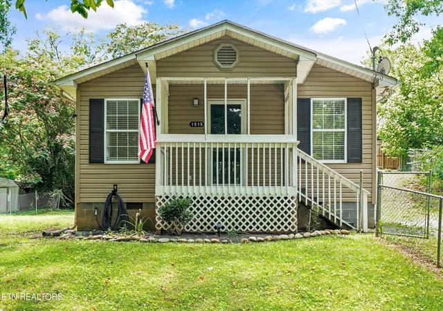 Homes for sale in Knoxville, TN | 1515 Robert Huff Ln, Knoxville, TN 37914 | MLS# 1336824