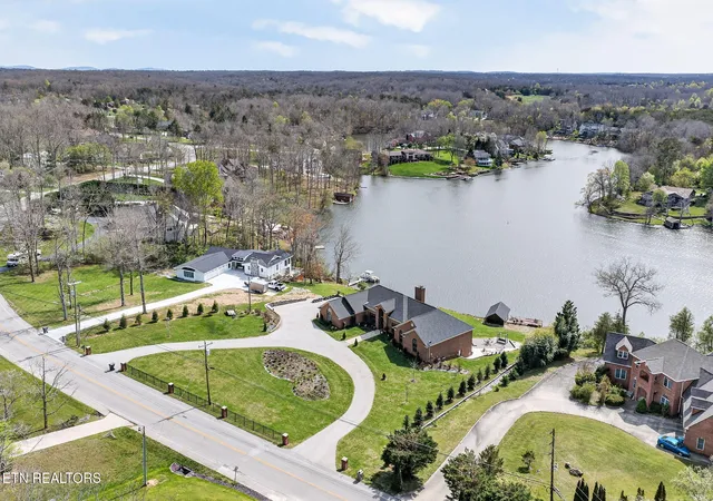 3rd image of 1042 Holiday Dr, Crossville, TN 38555 | MLS# 1336663