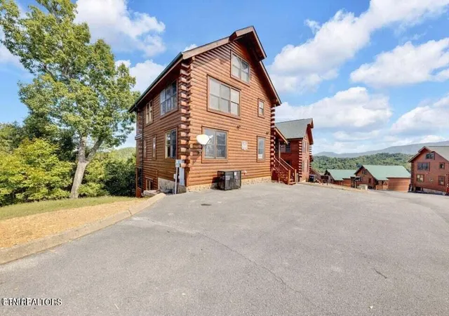 Photo 1 of Single family home for sale at 2835 White Oak Ridge Ln, Sevierville, TN 37862 | MLS# 1336686 | Listing updated on 2026-06-19